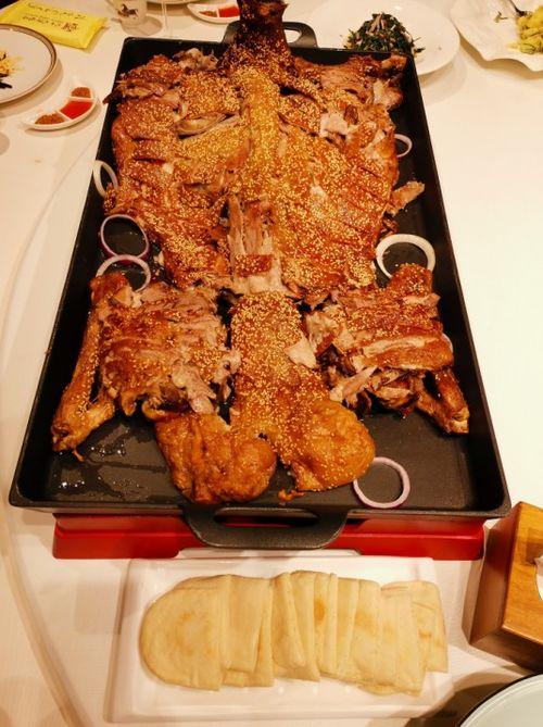 聚众吃瓜图片,网络热议，聚众吃瓜成风，揭秘背后现象