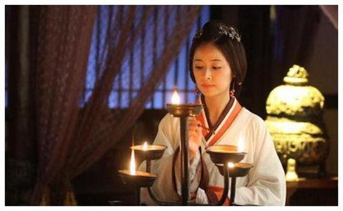 贵妃她静静吃瓜,宫廷生活的闲适时光