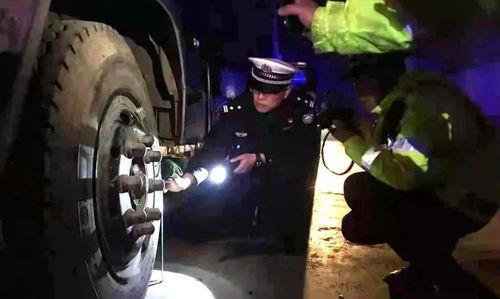 吃瓜群众看热闹老外,吃瓜群众视角下的老外看热闹现象解析