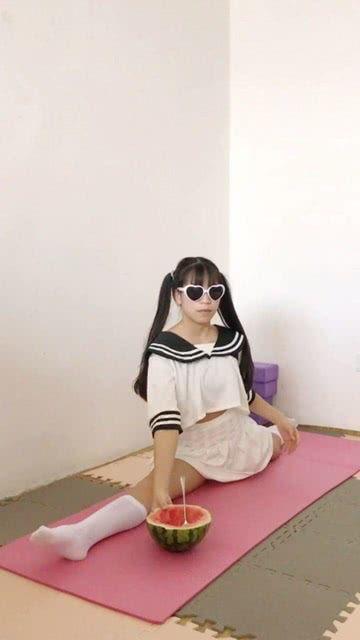 萝莉战队吃瓜,揭秘网络红人的幕后故事