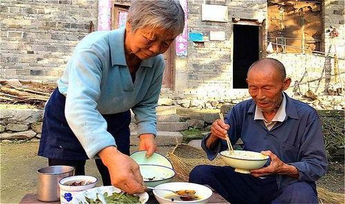 农村吃秋瓜视频,农村生活新篇章