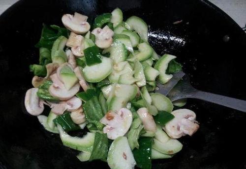 吃白瓜发烧,白瓜消暑解热，发烧症状一扫而空