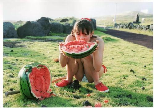 美女奇葩吃瓜大全,揭秘娱乐圈那些鲜为人知的幕后故事