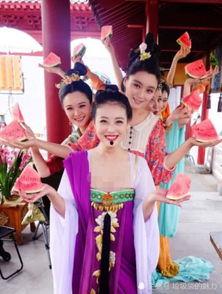 吃瓜女生表演,趣味横生的喜剧盛宴