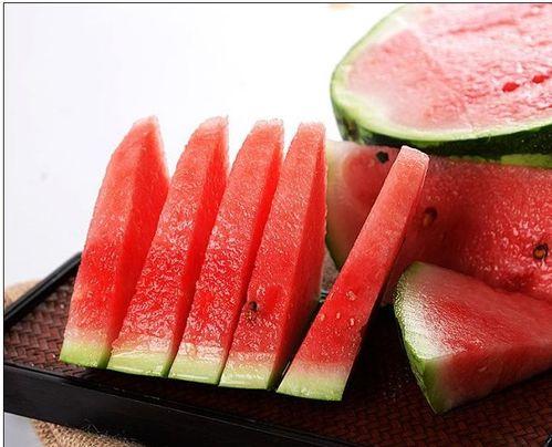 南京吃瓜女的,网络热议背后的真相与反思