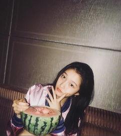 她晚上发吃瓜,揭秘娱乐圈最新热点