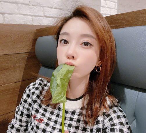 她晚上发吃瓜,揭秘娱乐圈最新热点